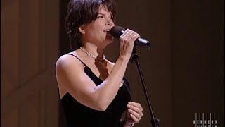 Video-Miniaturansicht von „Folsom Prison Blues Medley (Johnny Cash Tribute) - Rosanne Cash/Guests - 1996 Kennedy Center Honors“
