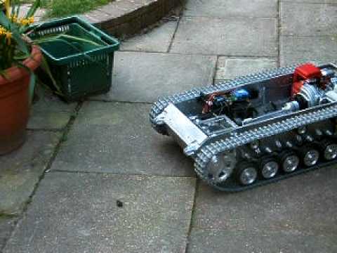 1/6 scale Panzer 111 with i/c engine and double differential steering.AVI