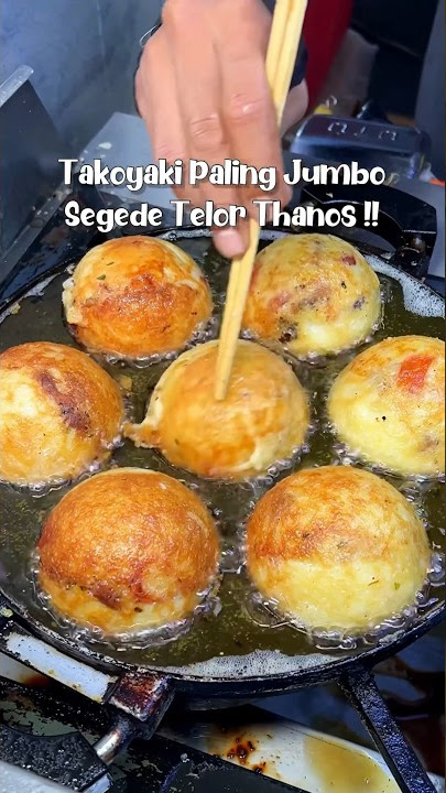 Jumbo takoyaki as big as Thanos' egg! #jumbotakoyaki #kulinerpasarlama #takoyaki #hendryjonathan