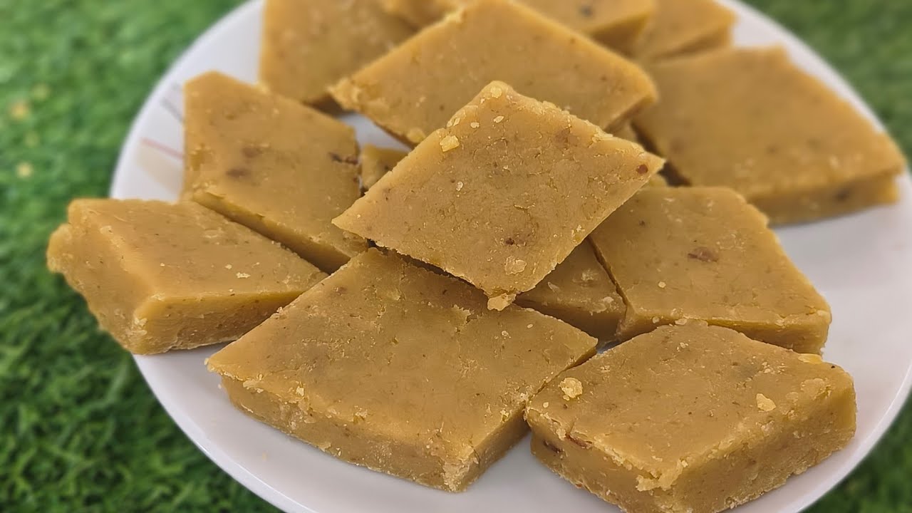 সহজ রেসিপিতে বুটের ডালের হালুয়া/ বুটের ডালের বরফি। একবার খেলে বার বার খেতে ইচ্ছে করবে। 