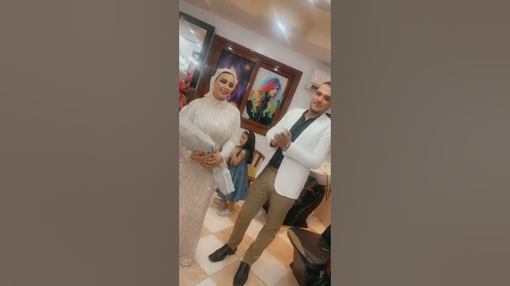 شوفوا العريس جايب هديه لعروسته