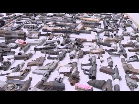 PN DESTRÓI MAIS DE MIL ARMAS DE FOGO E BRANCAS NA PRAIA