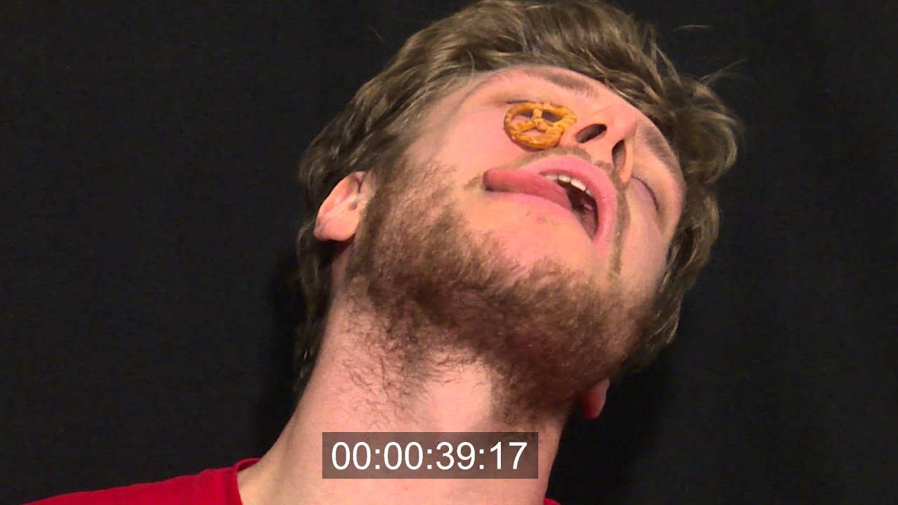 Just eat it! Die FCBB Brezn-Challenge mit Lucca Staiger