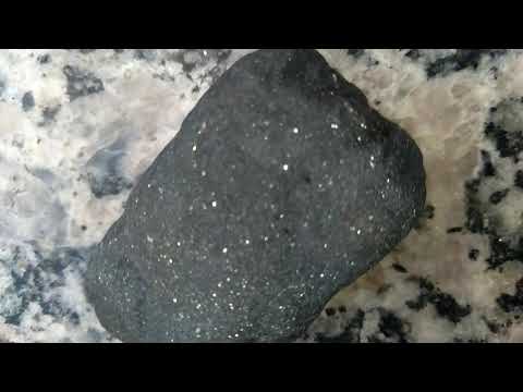 PEDRA NEGRA BRILHANTE