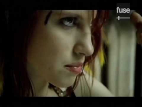 Paramore:Hayley "next Gwen or Avril" and all these...crap XD