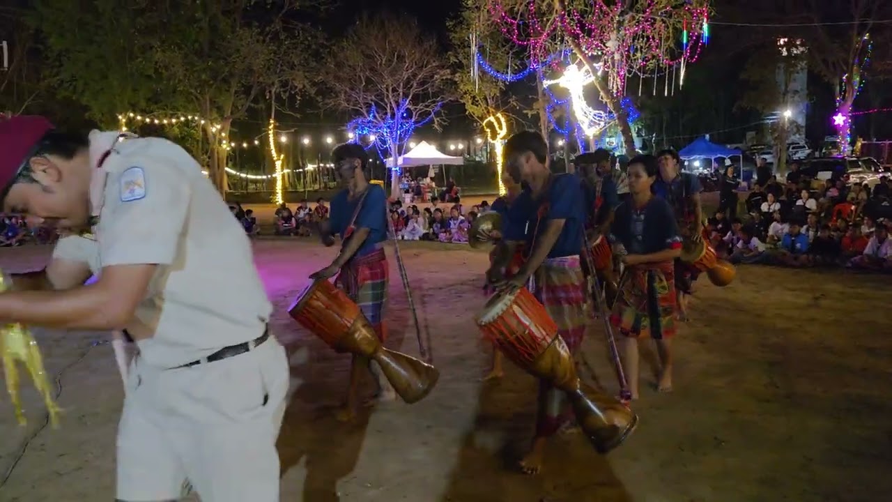 รอบกองไฟเข้าค่ายลูกเสือ-เนตรนารี ตอนรับขบวนฟ้อนนางรำกลองยาว ม่วนๆ โรงเรียนบ้านโคกทุ่งน้อยครับ