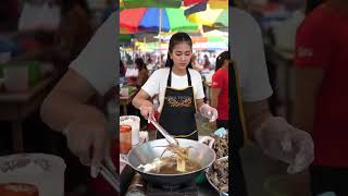beautiful girl frying at traditional market@muhammadarif-ai