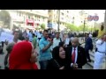 ستات **ر ولعوها أمام دار