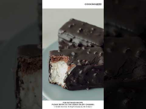 무더운 여름을 이겨내는 달콤 시원함~ [초콜릿 아이스크림 샌드위치 케이크 Chocolate <strong>Ice</strong> <strong>Cream</strong> <strong>Sandwich</strong> Cake] #Shorts #Baking