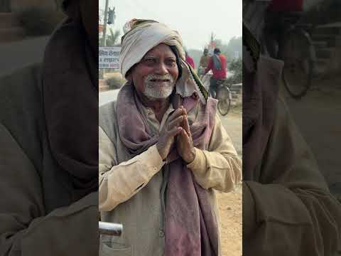 70 साल के बुजुर्ग बाबा के साथ ऐसा क्या हुआ जो भावुक हो गए।🥹 Heart touching Video 🥺#help #happiness 