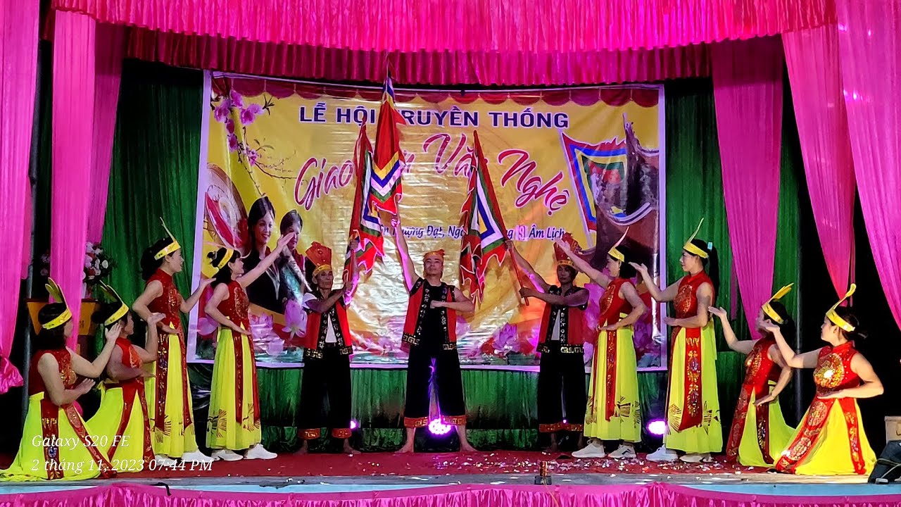 Hào khí Việt Nam màn múa hoành tráng nhất trong Lễ hội truyền thống thôn Thượng Đạt