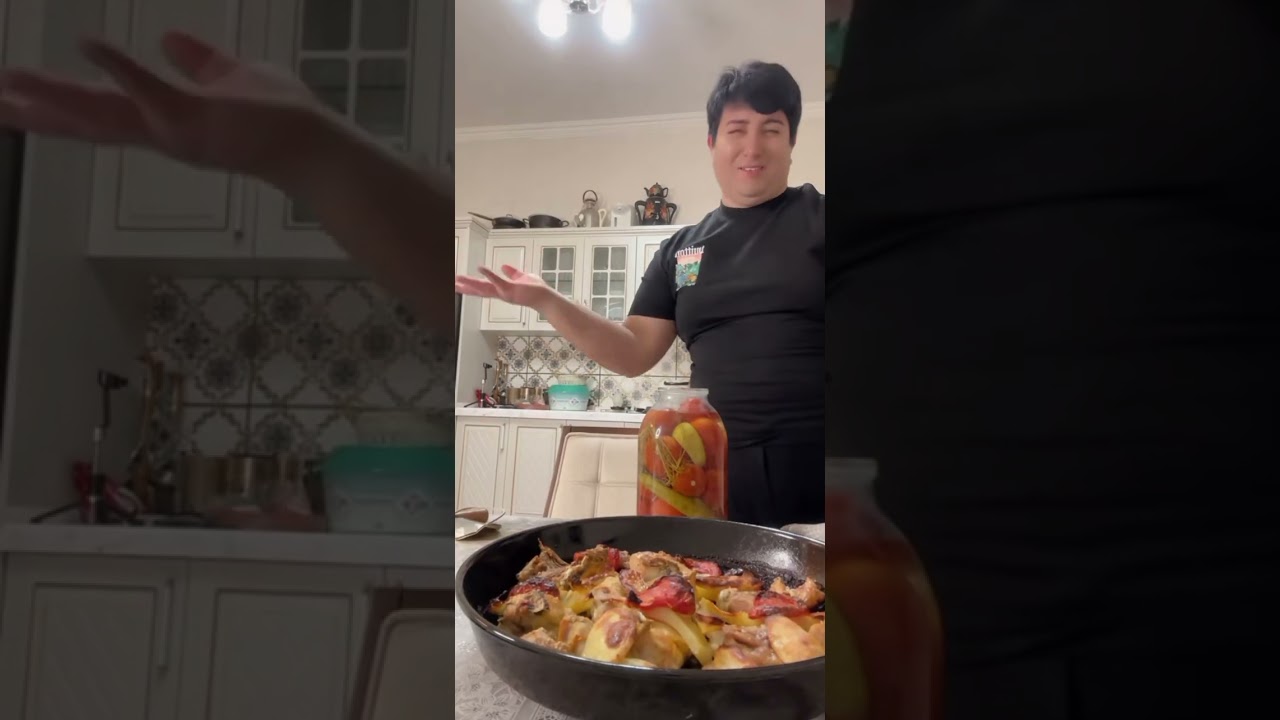 Baboş gecə yarı sobada bişmiş ördəyi pomidor turşusuyla  tək yedi😲