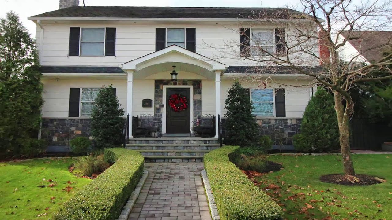 50 Keegans Ln, Staten Island, NY 10306 • Jeanne Volpe (917) 8344988