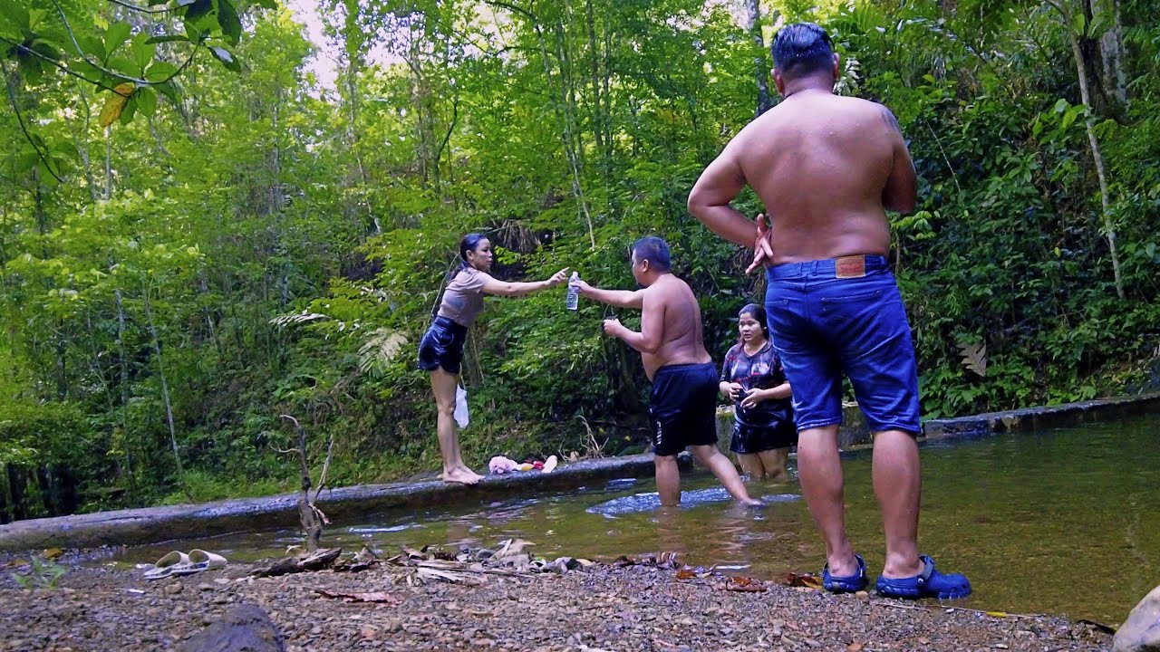 Geng Pak Maon Mandi Ranchan jumpa Cewek Kalimantan - YouTube