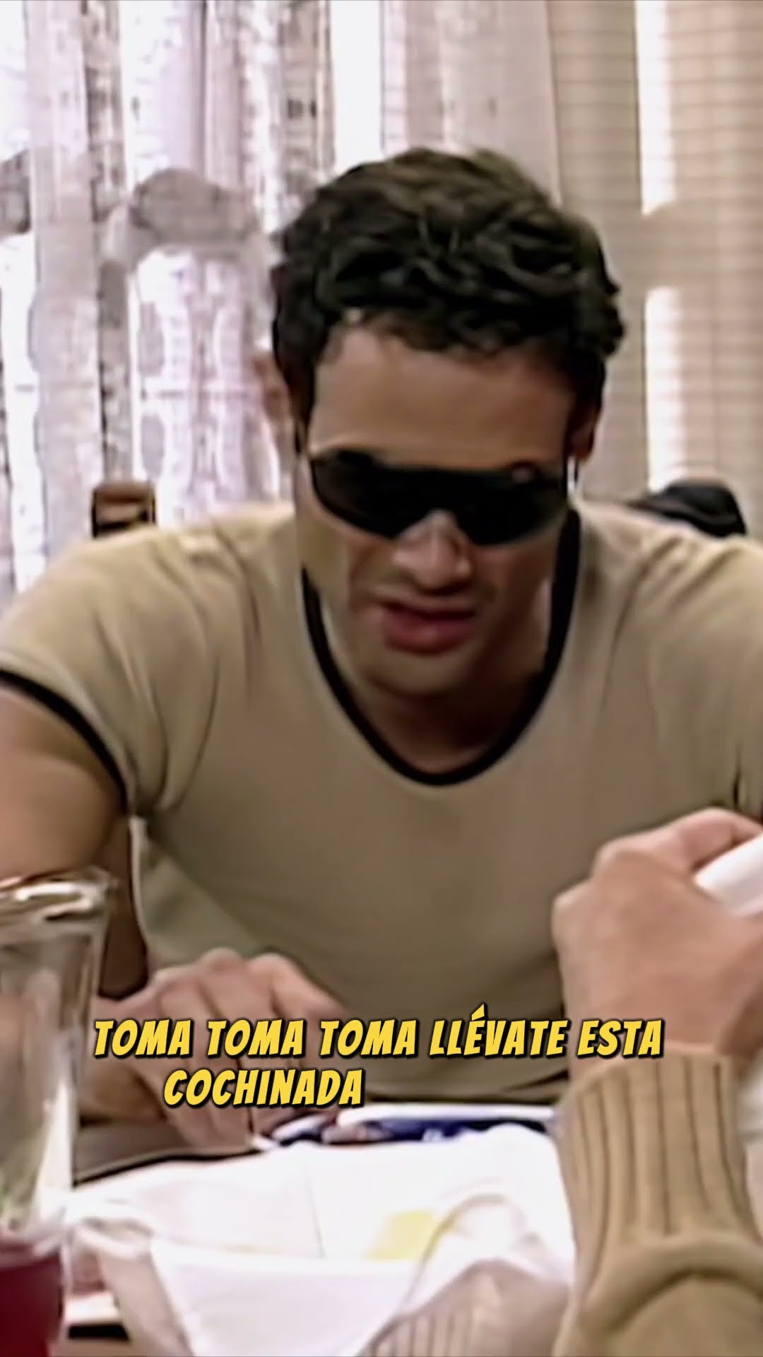 ¡Aquí no es restaurante! ??☕ ​#tlnovela #EntreelAmoryelOdio