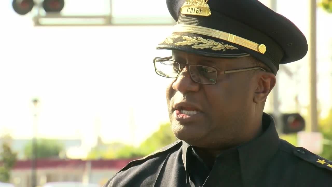 Police officer hurt after suspect intentionally hits him with car ...