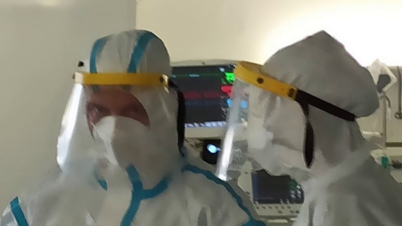 Νοσηλευτές στην εντατική της ΜΕΘ