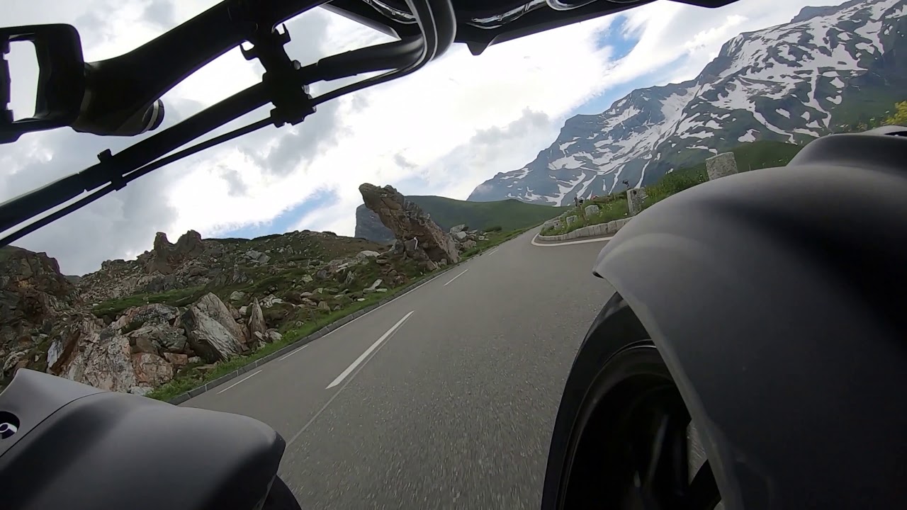 Yamaha Niken am Großglockner, treib sie hoch die Sau! :)