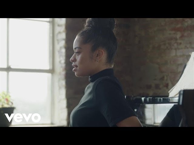 Ella Mai - 10,000 Hours class=