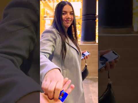 ضحكتها جميلة عسل روووووووعه إبتسم Love Explore Happy الحب Smile Cute 