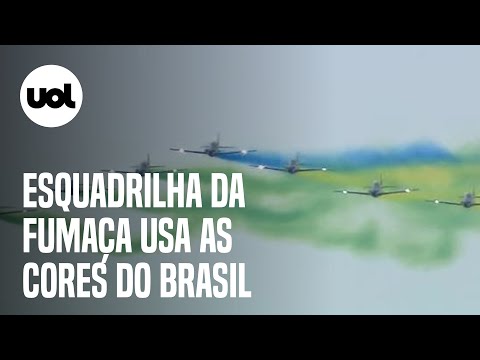 7 de Setembro: Esquadrilha da fumaça usa cores da bandeira do Brasil em ato em Brasília