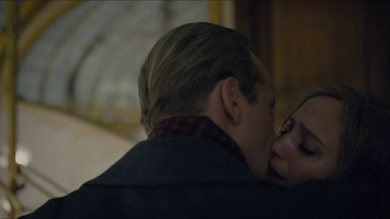 The Danish Girl  Eddie Redmayne Kissing Alicia Vikander -9045