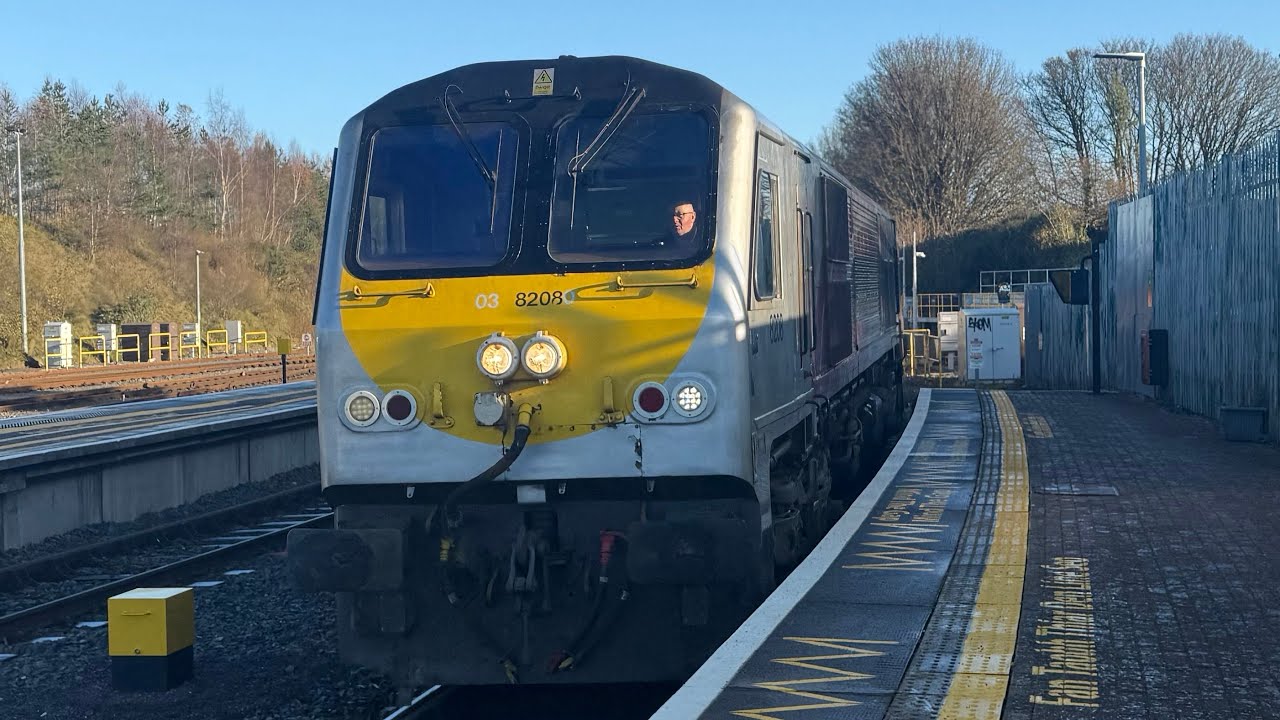 NIR 201 Class Loco 8208 + Enterprise Train - Drogheda (20/11/25)