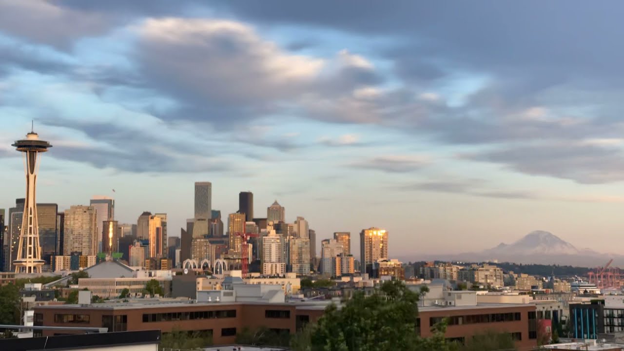 Time Lapse: Seattle Skyline / Mt. Rainier Sunset (2021)