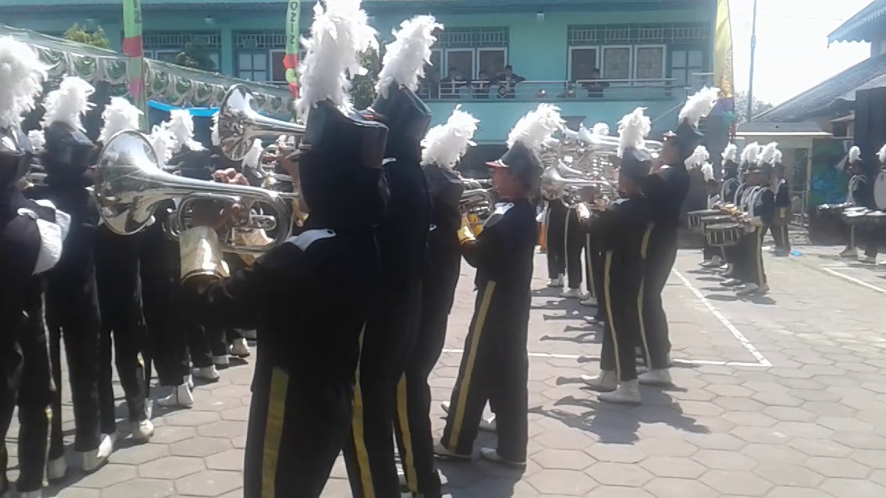 Marching band "gema nawa kartika" mts nu demak