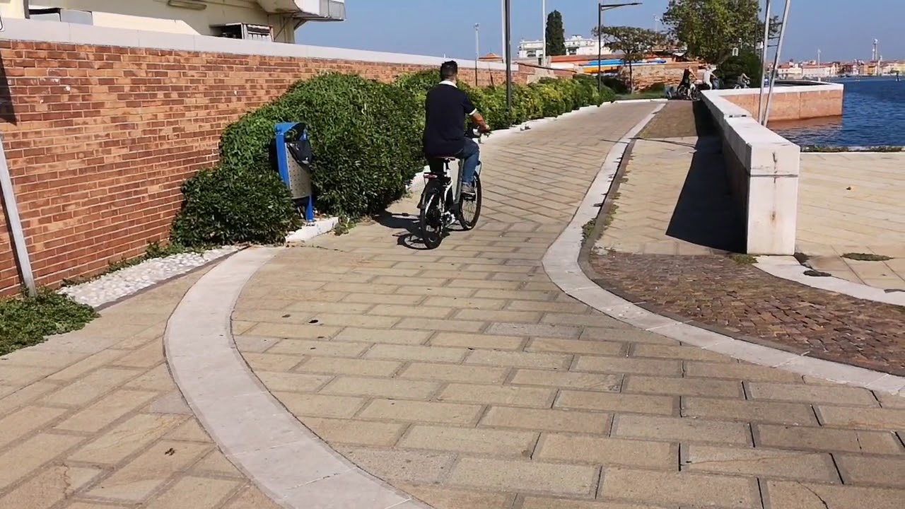 City Easy iBike - YouTube