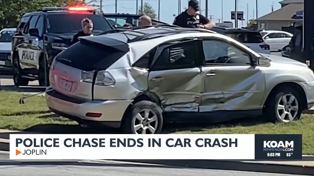 Police chase ends in car crash - YouTube