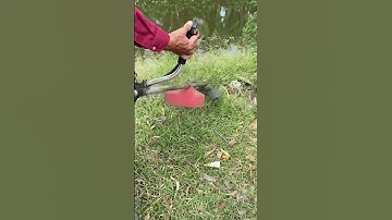 #shotrs Cách người công nhân dùng máy cắt cỏ cầm tay:P11￼