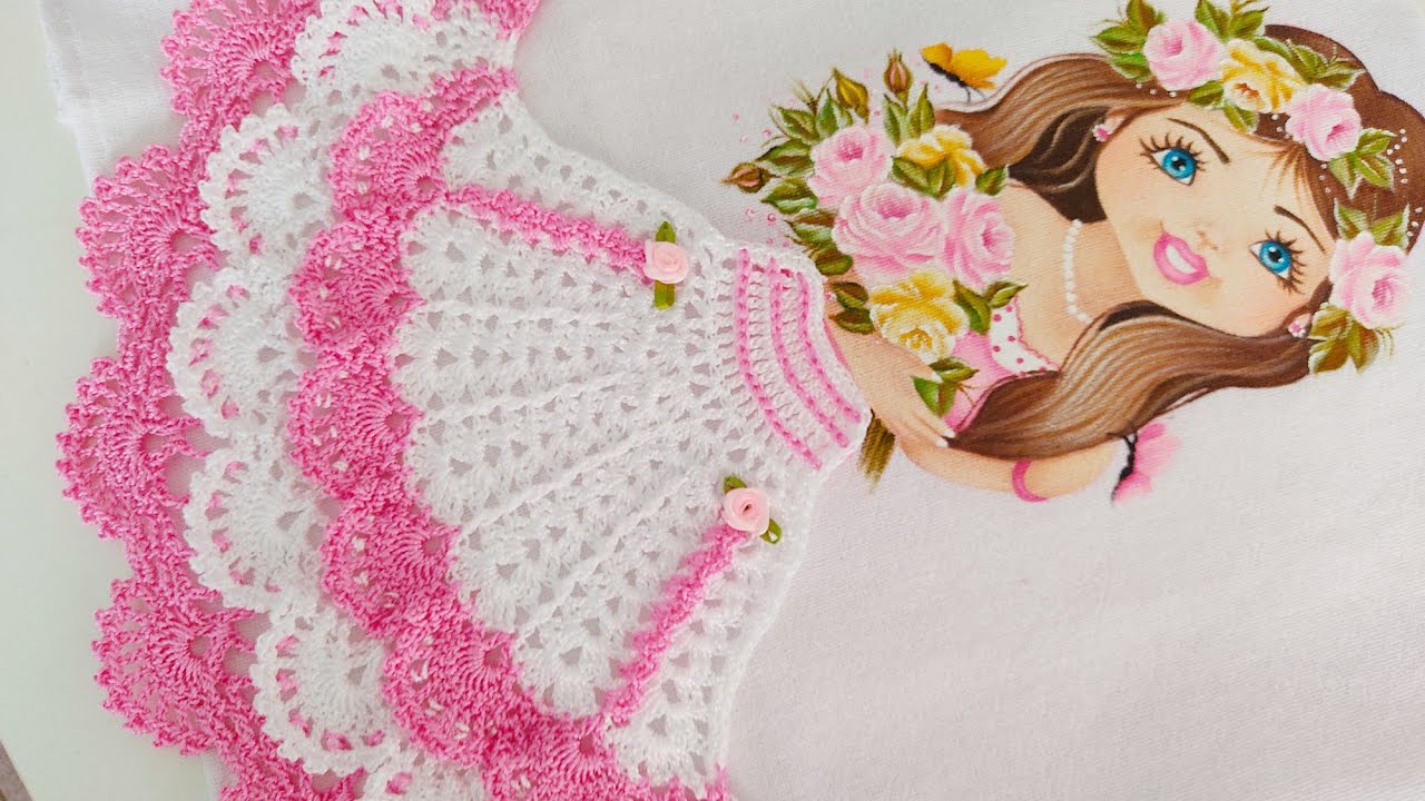 saía de crochê Duda para boneca pintada em pano de prato