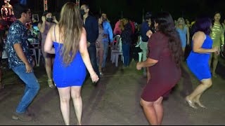 Esas chicas de azul  que bonitas se ven moviendo el cuerpecito !! | Ajuchitlan del Progreso