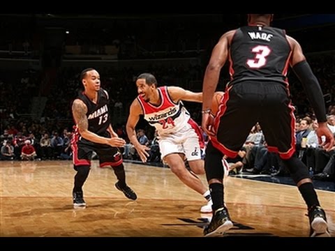 Andre Miller Fakes Pass and Sinks Nice Layup