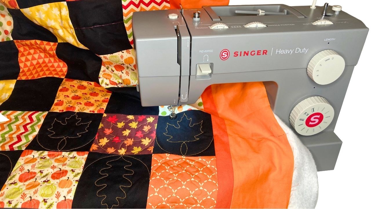 Как стегать одеяло на маленькой бытовой швейной машинке — красивое осеннее одеяло!