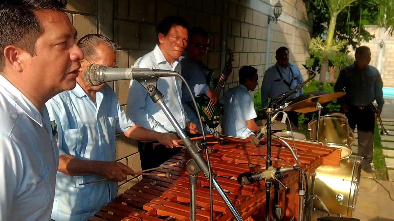 Cumbia en sax, con la marimba Orquesta Perla de Tuxtla hnos Duque. Mtro