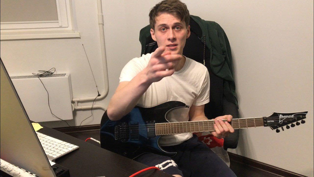 Умеет ли гитарист группы RAMMSTEIN играть риффы? | Реакция на высер fredguitarist