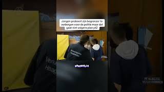 Jongen Probeert Zijn Begrenzer Te Verbergen Pt2