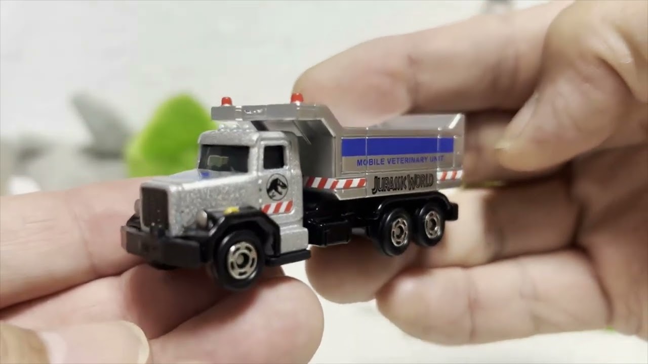トミカ単品】（新品・未開封）ワクワク開封！！ USJ JURASSIC WORLD