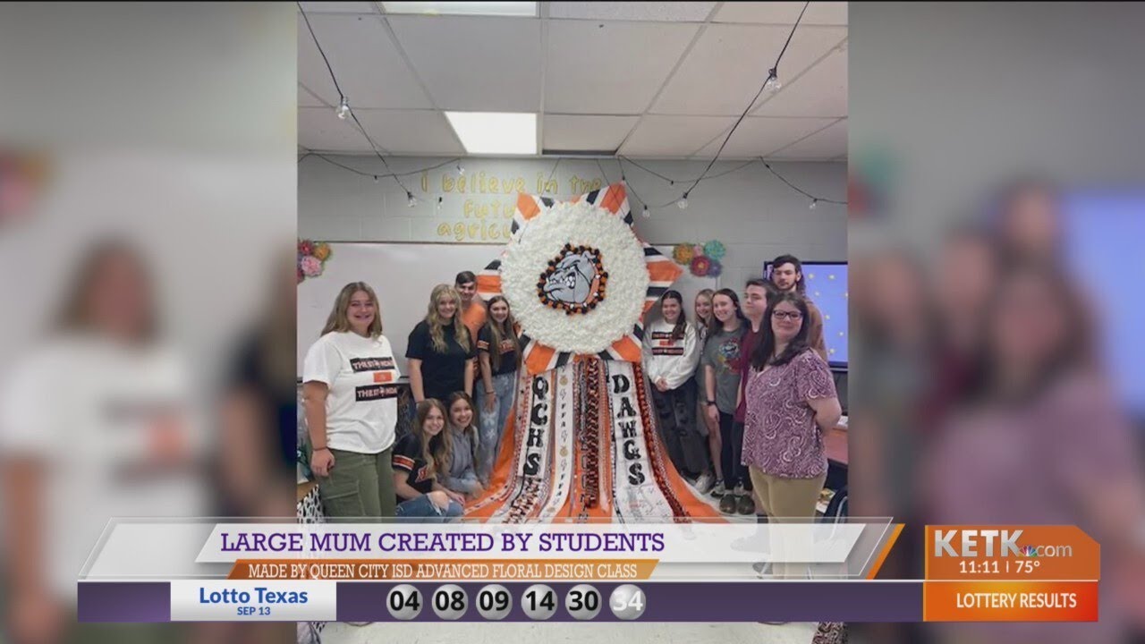 The biggest homecoming mum in Texas