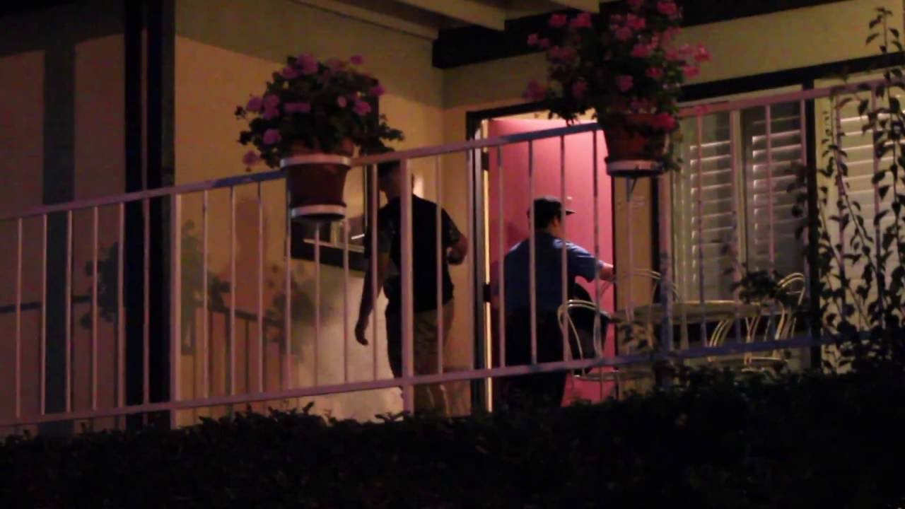 EPIC fail prank on the pizza guy!