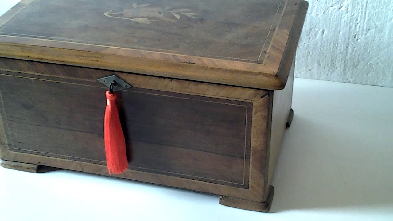 10Air ANTIQUE MUSICAL BOX WITH 3 BELLS AND BUTTERFLY HAMMERS, No.16812