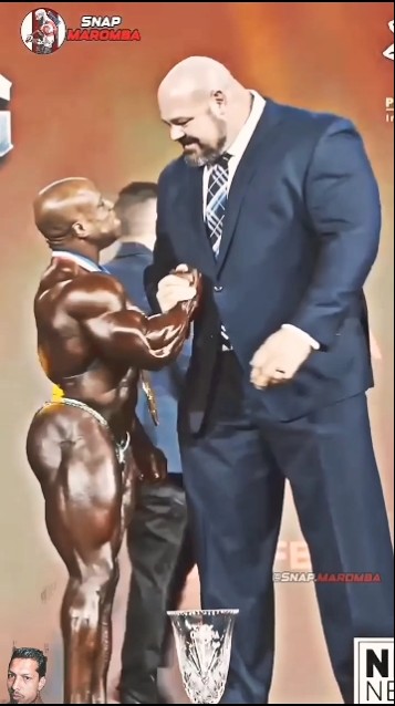 Bodybuilder vs strong man #love #shortvideo #shorts