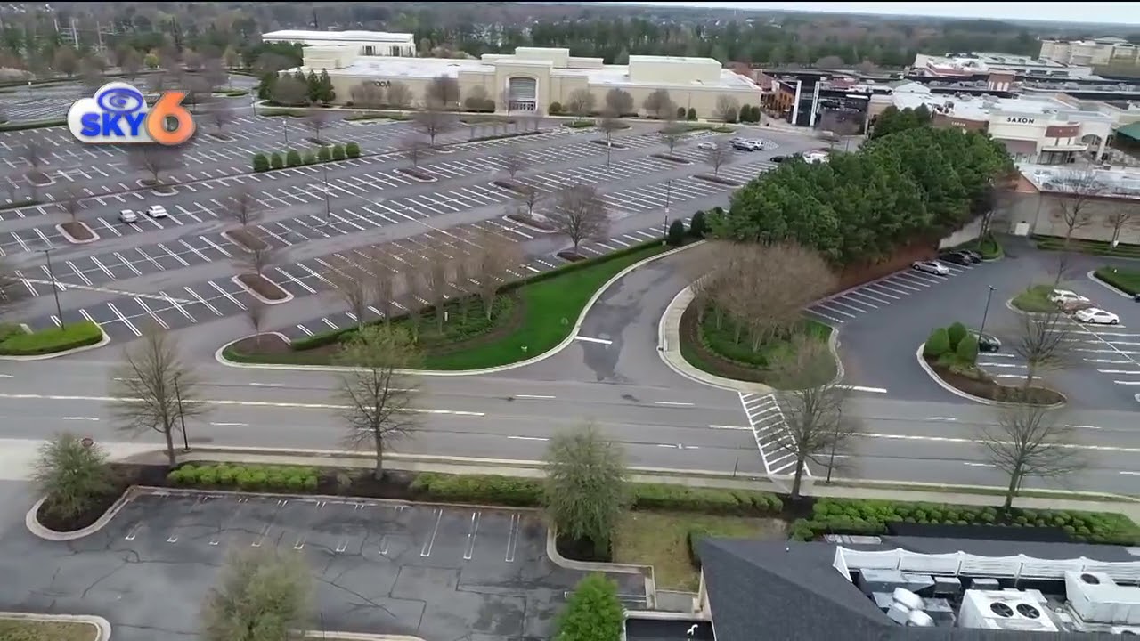 Short Pump looks empty