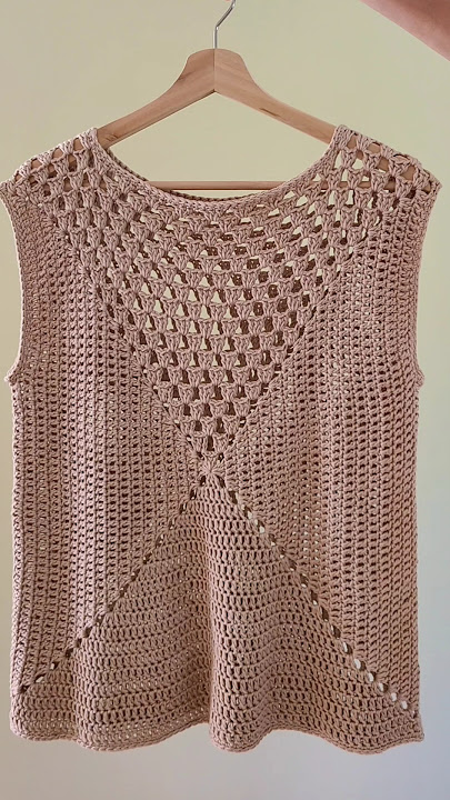Crochet Sambria Granny Square Top.  Video tutorial is available on my page. #crochet #crochettop
