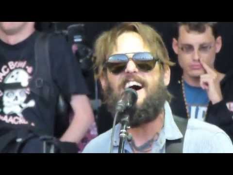 Band of Horses THIRTEEN DAYS Live Acoustic Bridge School Benefit Shoreline Mountain View JJ Cale 13