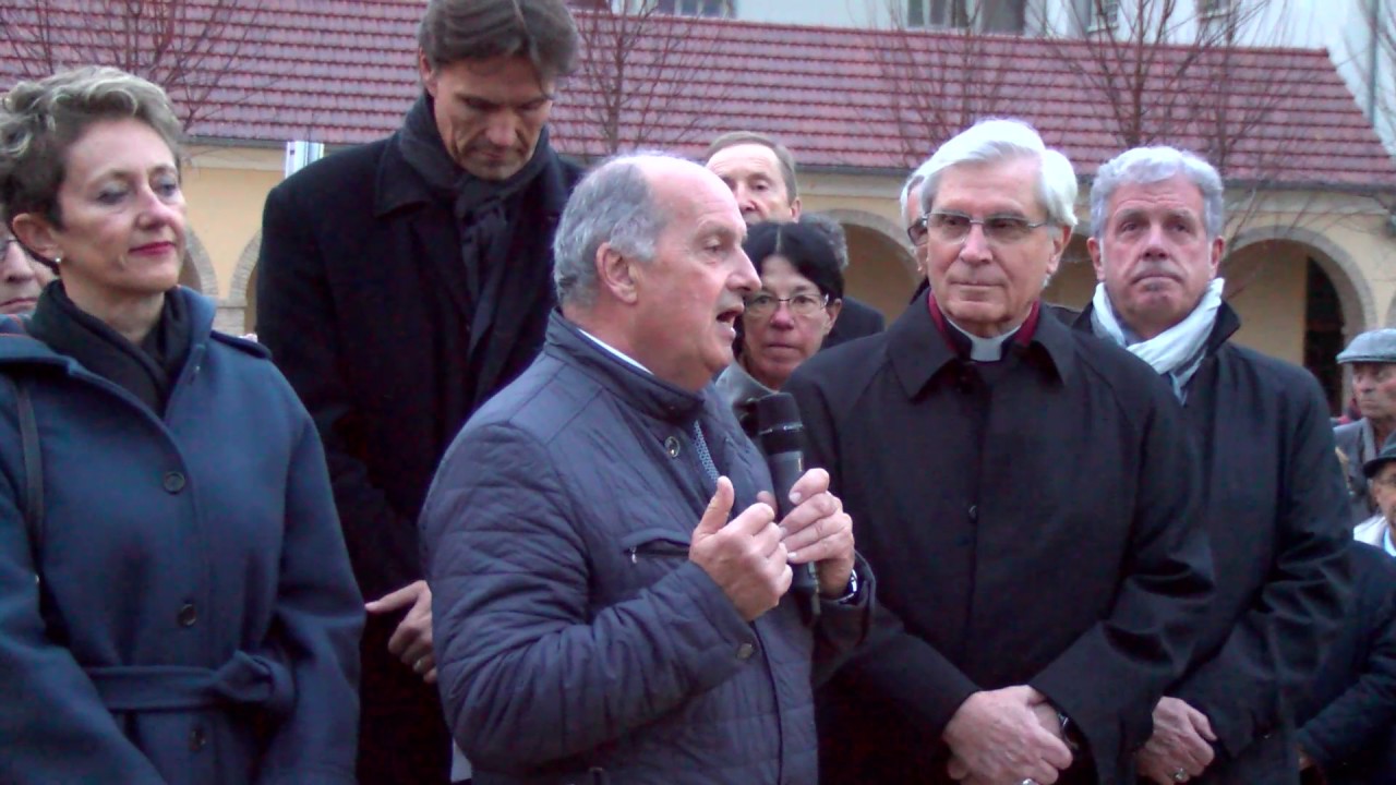 Discours et dévoilement de la sculpture defensa y justicia