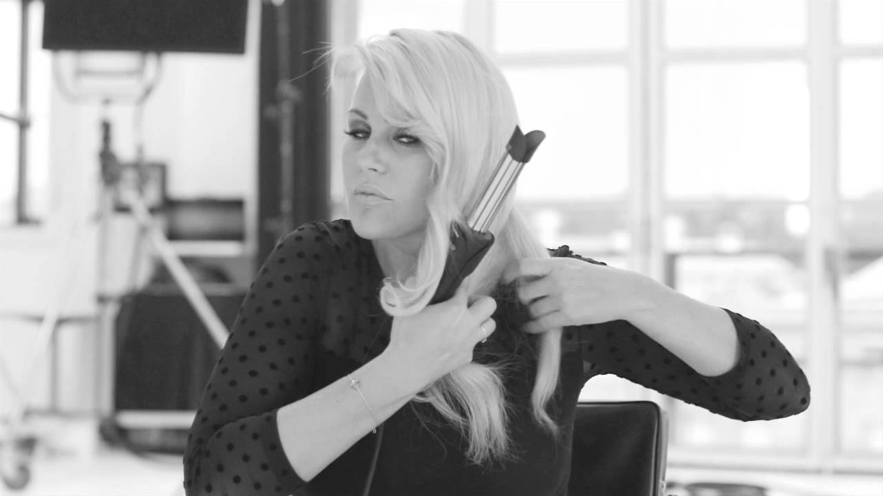 Frida Fahrman fixar festfrisyren med Slide Curler