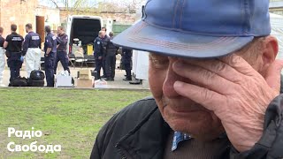 «Пришел опознать своего сына»: в Буче забирают тела погибших во время российской оккупации